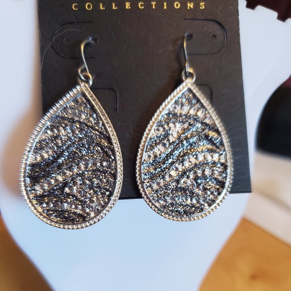 Silver Tone Hook Dangle Teardrop Earrings Simple - Picture 1 of 2